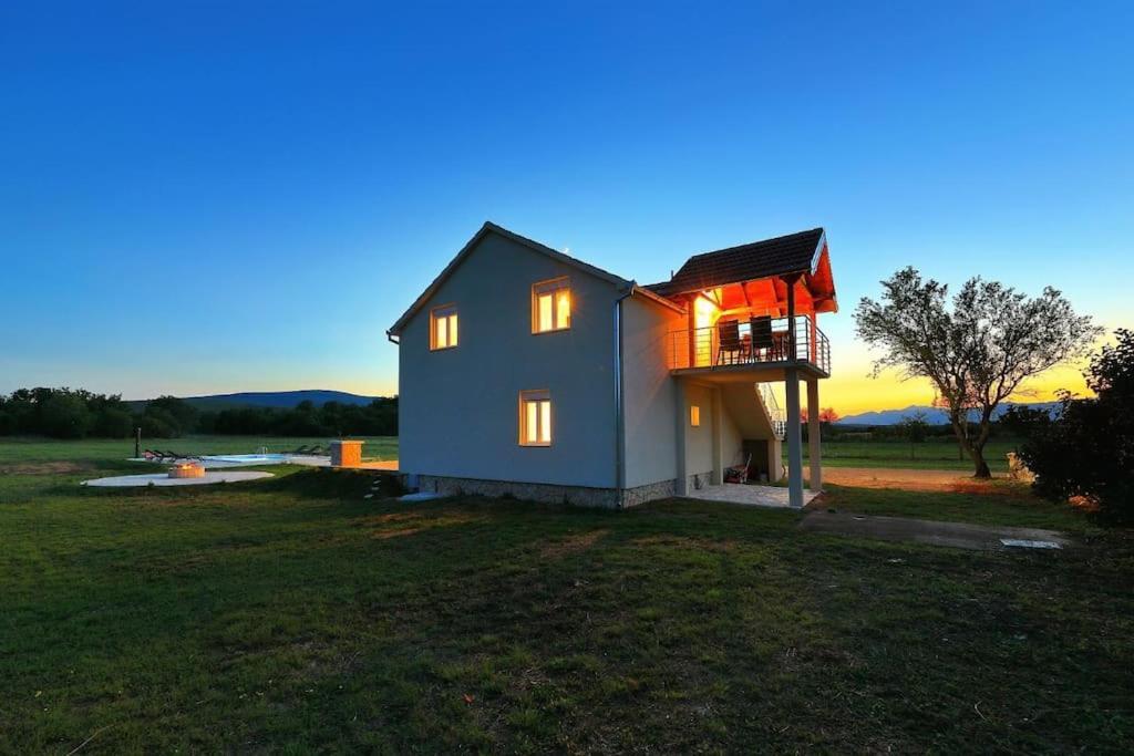 Holiday House Aurora Borealis Ervenik Luaran gambar